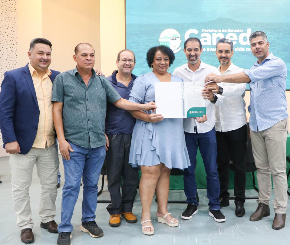 Pelozzo entrega mais 75 escrituras em Senador Canedo