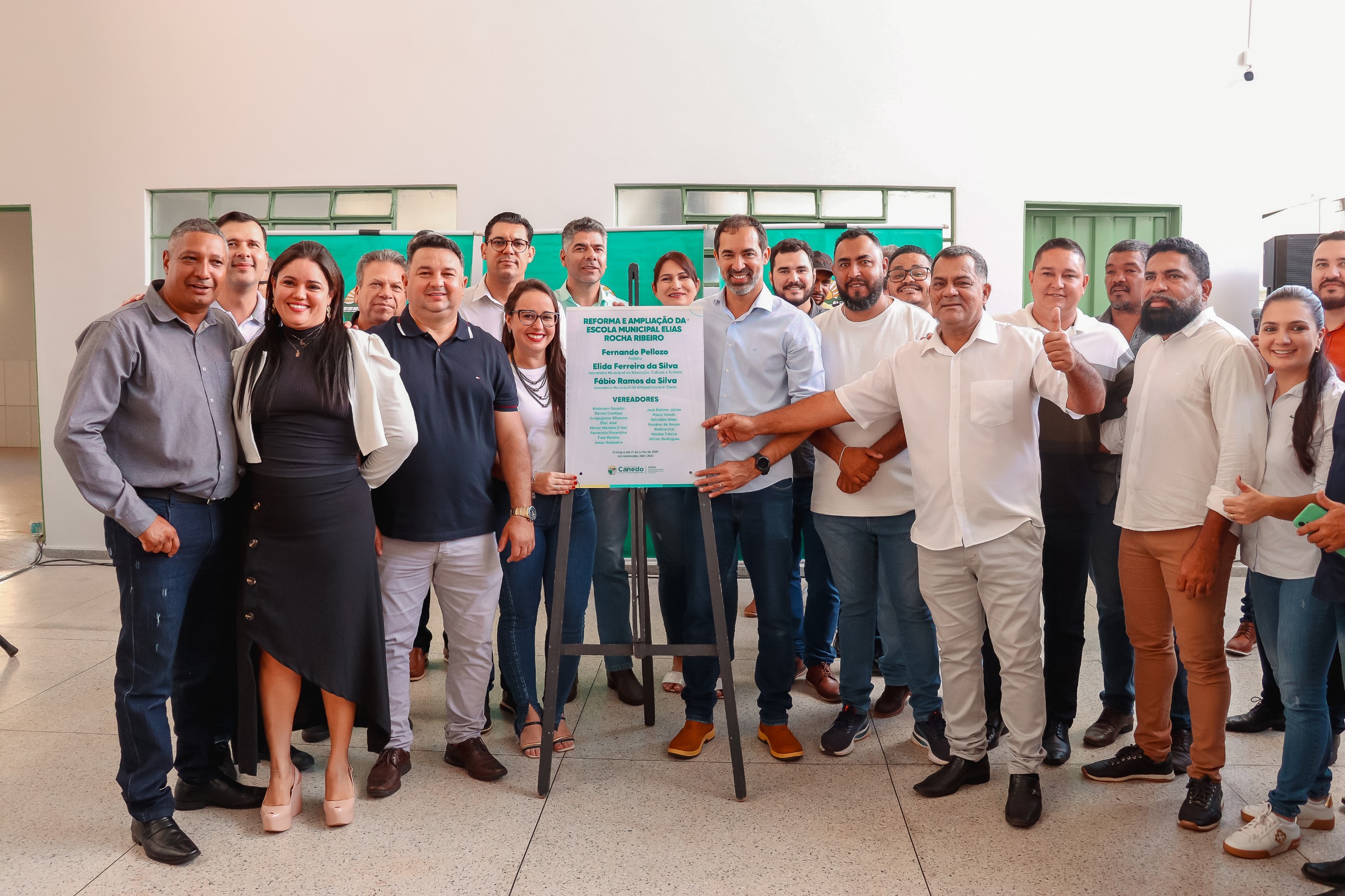 Prefeitura entrega obras e serviços à população da Vila Galvão