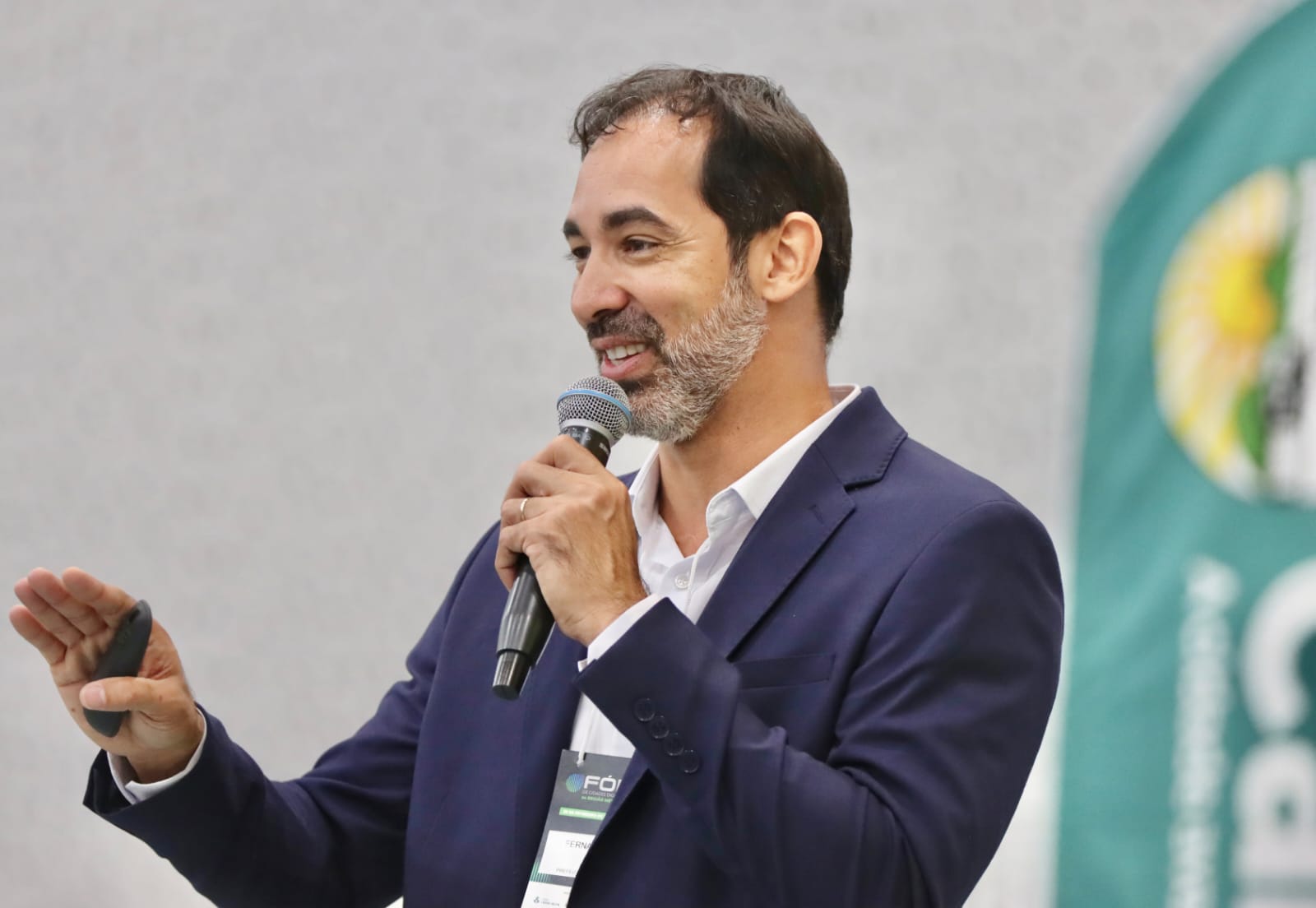 Pellozo recebe título de prefeito inovador