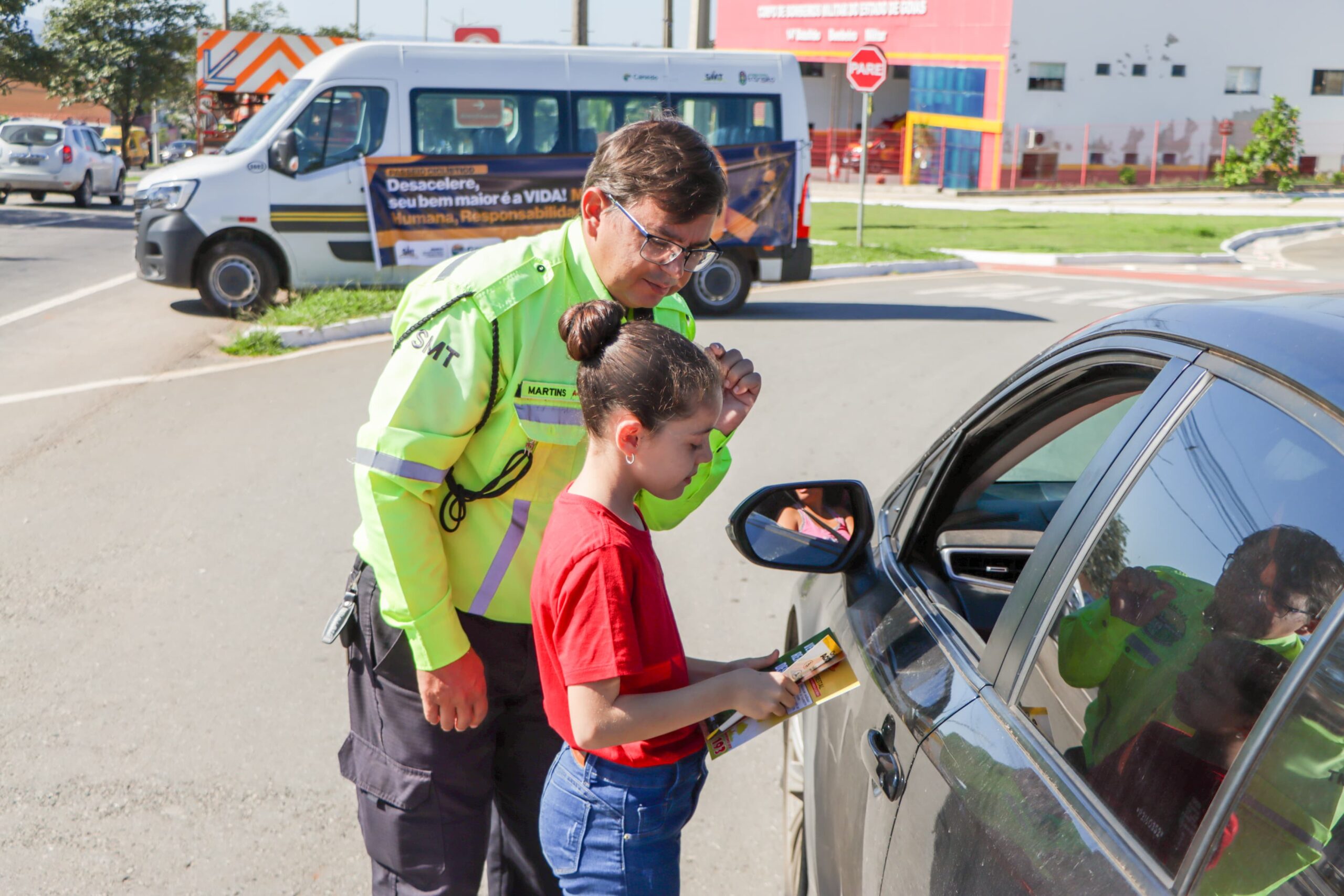 SMT e Bombeiros Mirins realizam blitz educativa pelo Maio Amarelo