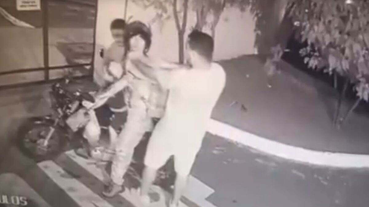 Torcedores espancam homem na frente do filho de três anos, em Goiânia