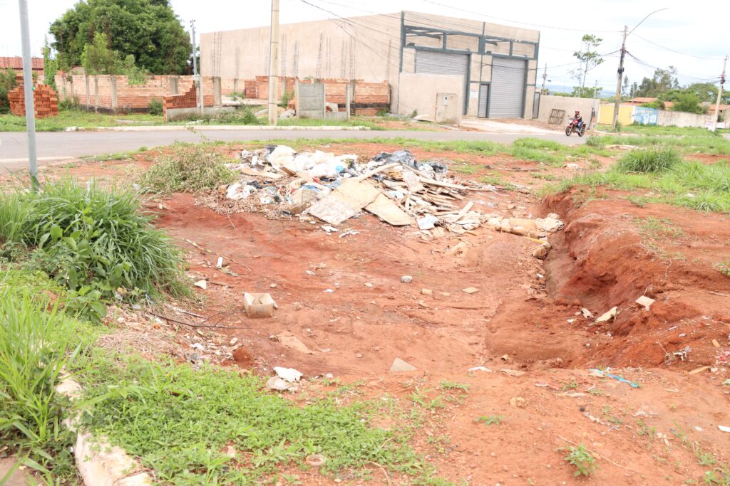 Cidade mais limpa: Prefeitura cobra manutenção de de terrenos em Senador Canedo