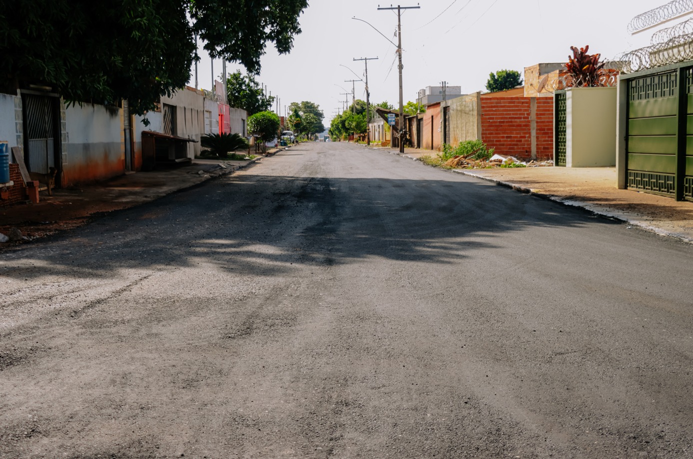 Rua do Residencial Laranjeiras, recebe recapeamento completo em Senador Canedo.
