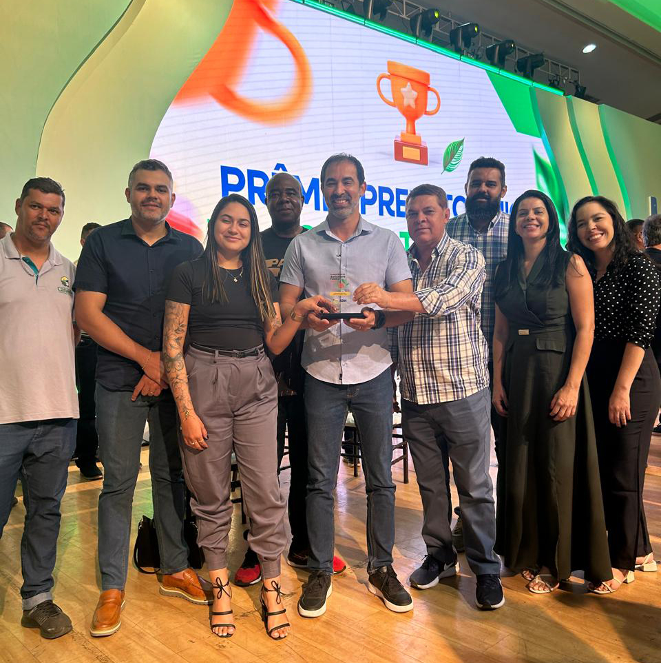 Pellozo é homenageado com o Prêmio Prefeito Amigo da Agricultura Familiar