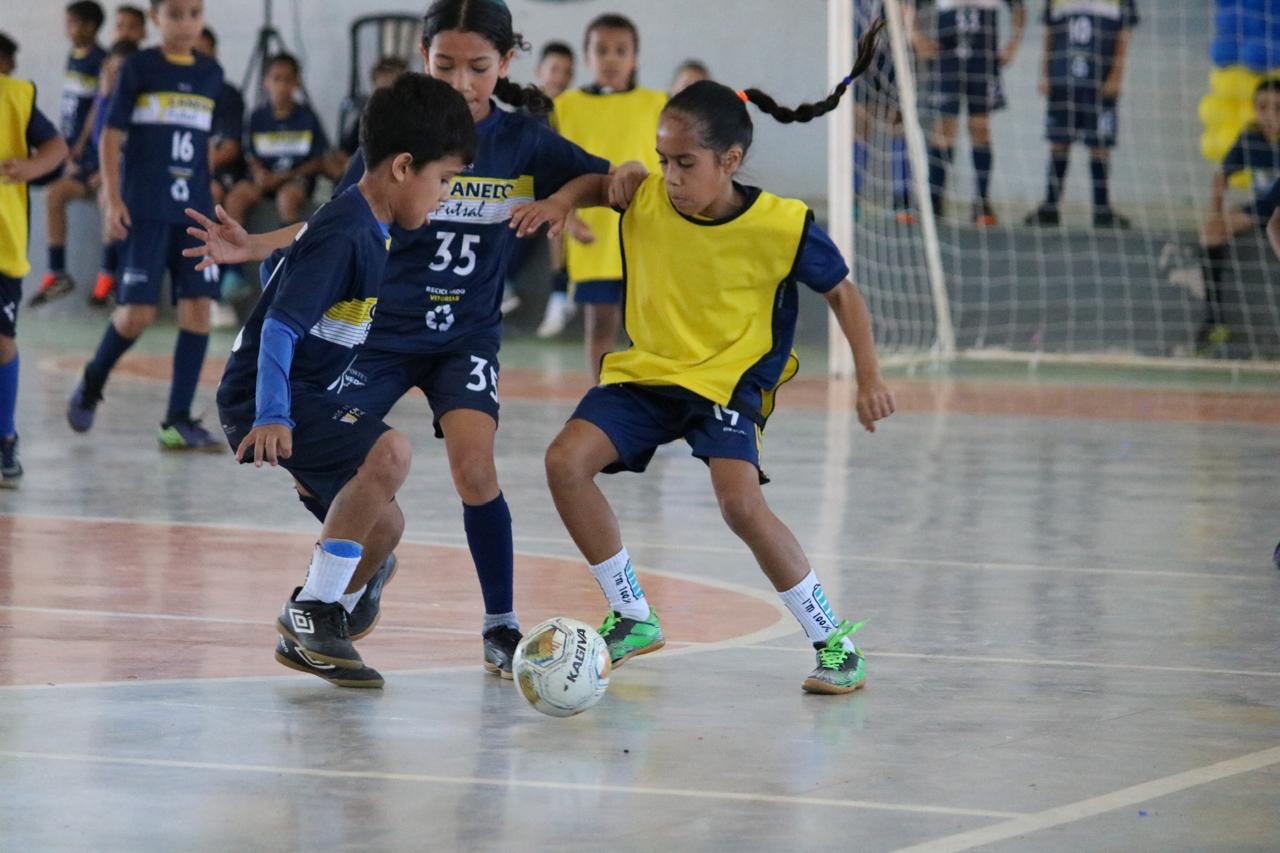Senador Canedo realiza as finais da 3ª Copa Canedo Futsal entre alunos da rede pública