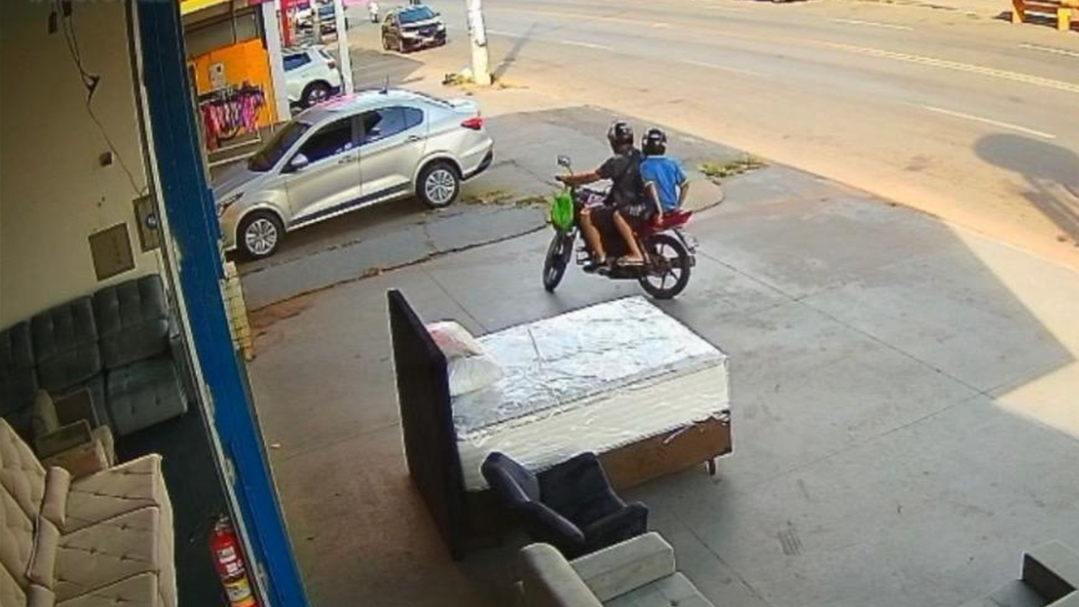 Pai é preso por mandar filho de 14 anos roubar bicicleta em Aparecida de Goiânia