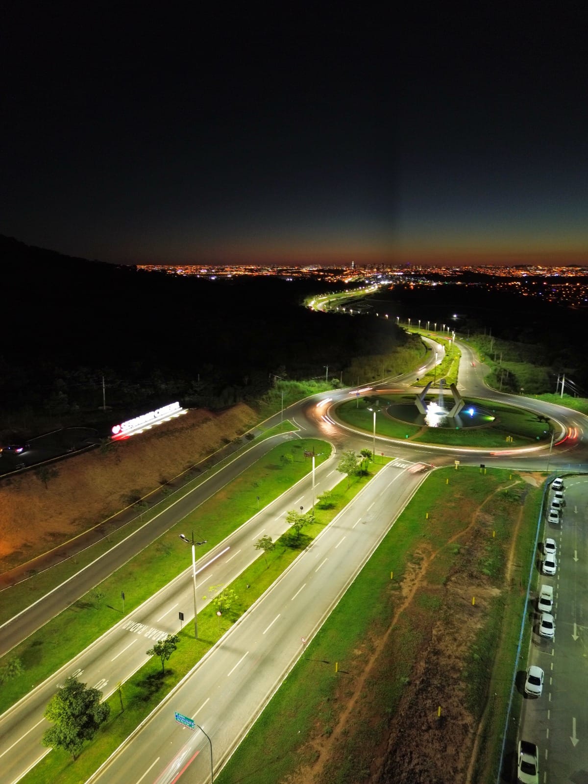 Furto de fiação deixa GO-403 sem iluminação em trecho urbano de Senador Canedo