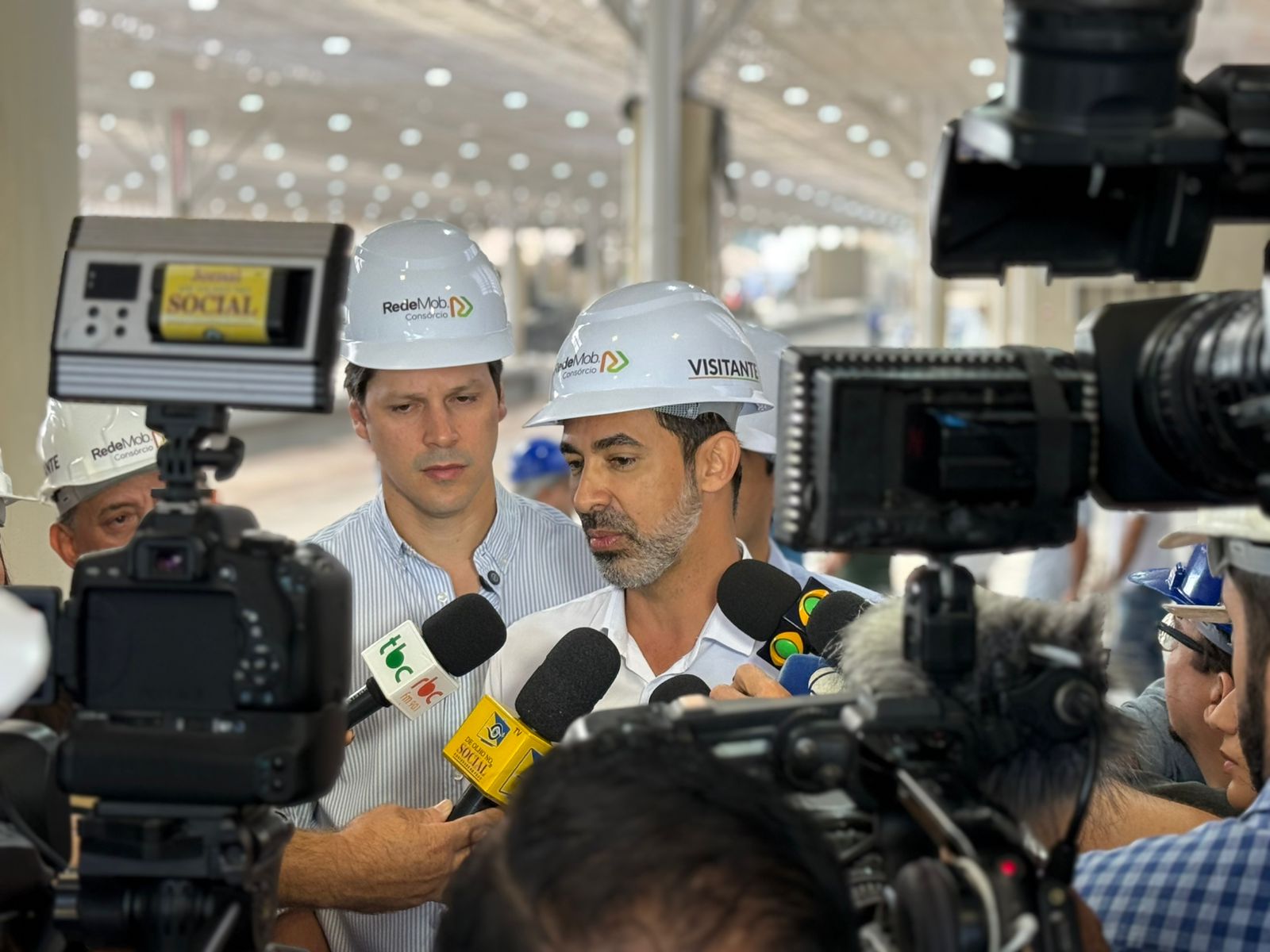 Ao lado de Daniel Vilela, Pellozo acompanha vistoria nas obras do Terminal Praça da Bíblia
