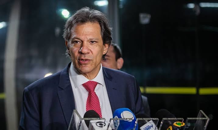 Haddad diz que família Bolsonaro atrapalha negociação com EUA; “Saiam do caminho”, pede