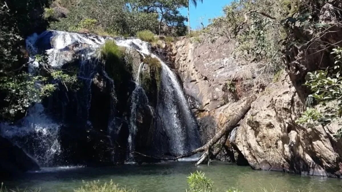 Homem morre após cair de 50 metros de altura em cachoeira na Chapada dos Veadeiros