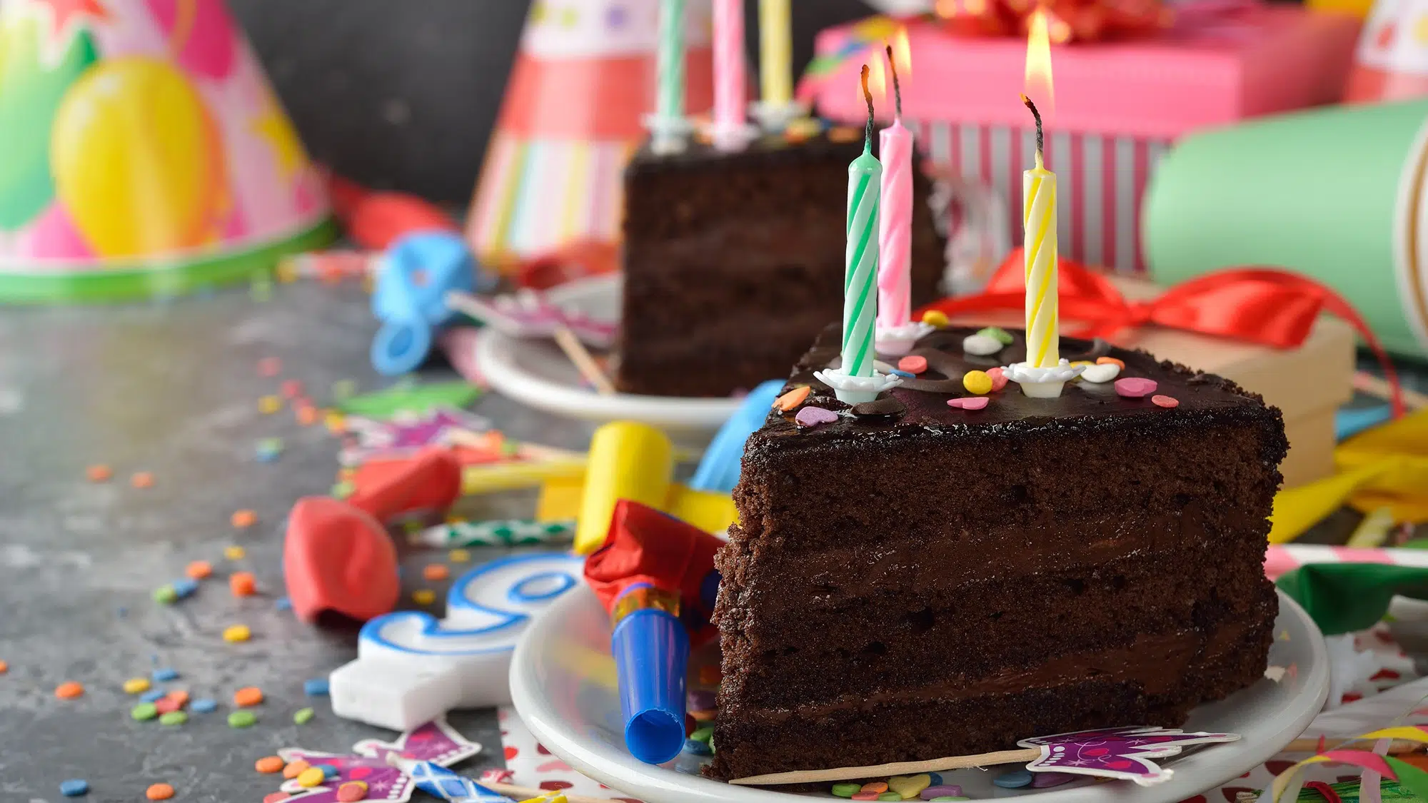 Soprar velas no bolo de aniversário: uma tradição surpreendentemente antiga