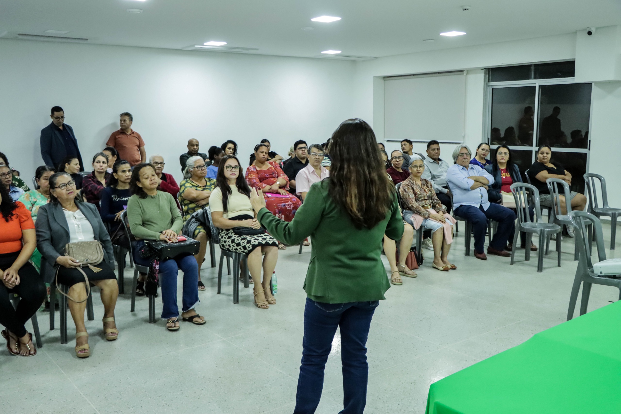 Palestra reúne costureiras para criação de cooperativa em Senador Canedo