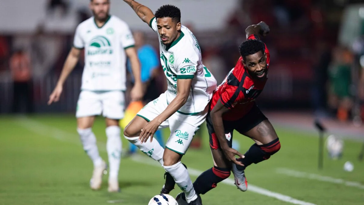 Atlético empata com a Chapecoense e chega a quatro jogos sem vencer na Série B