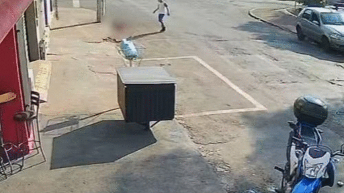 Menino de 10 anos morre eletrocutado em fio caído em rua de Anápolis