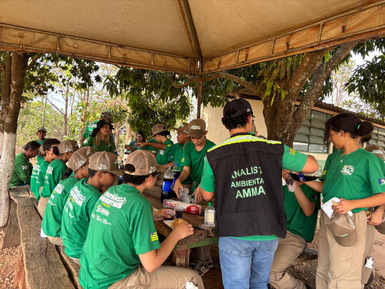 Guardiões Ambientais têm aula prática no aterro sanitário de Senador Canedo