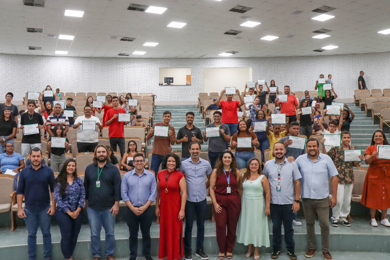 Senador Canedo investe no futuro e forma 86 cidadãos!