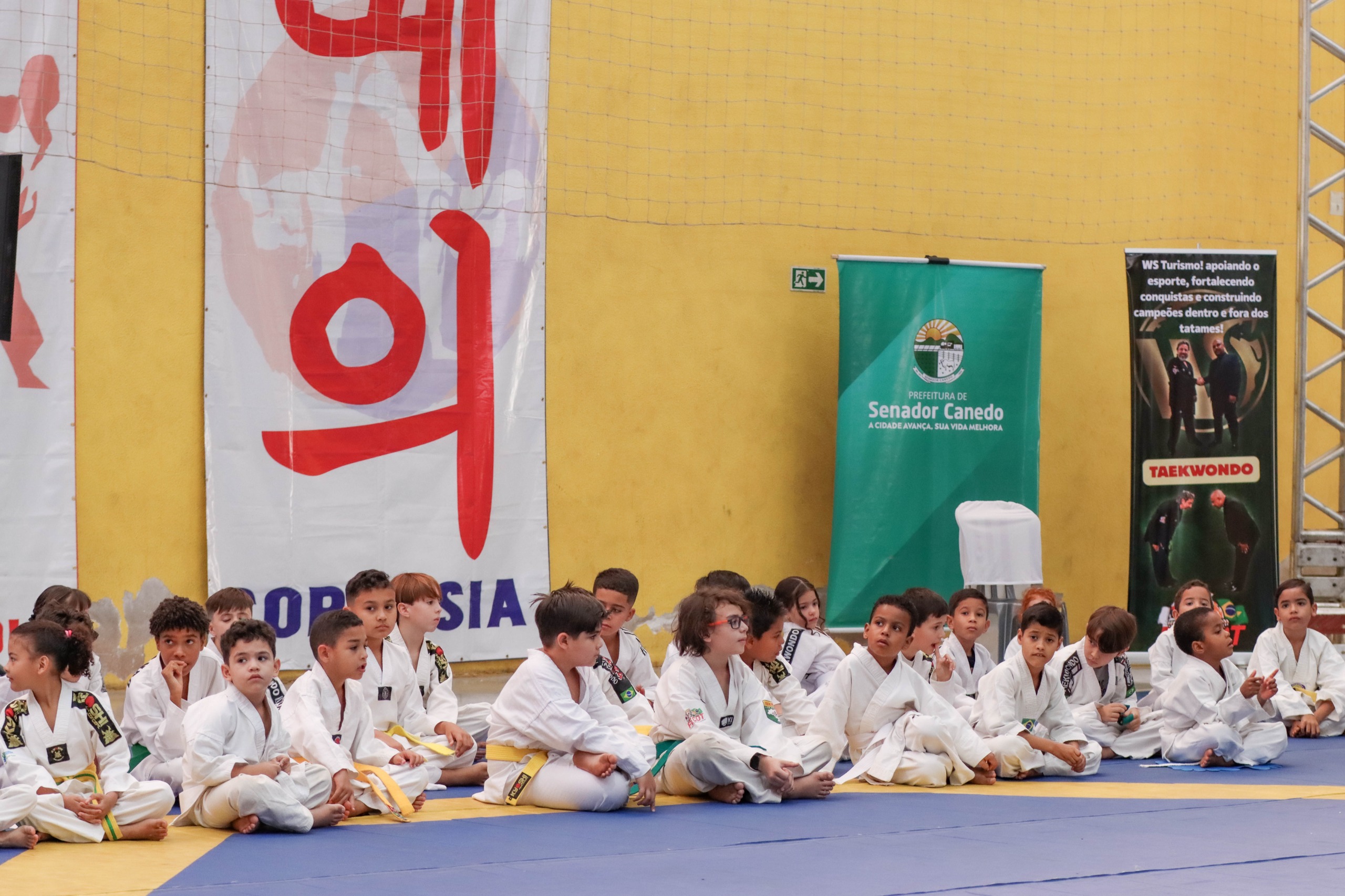 Senador Canedo recebe entrega de material do Projeto Construindo Campeões