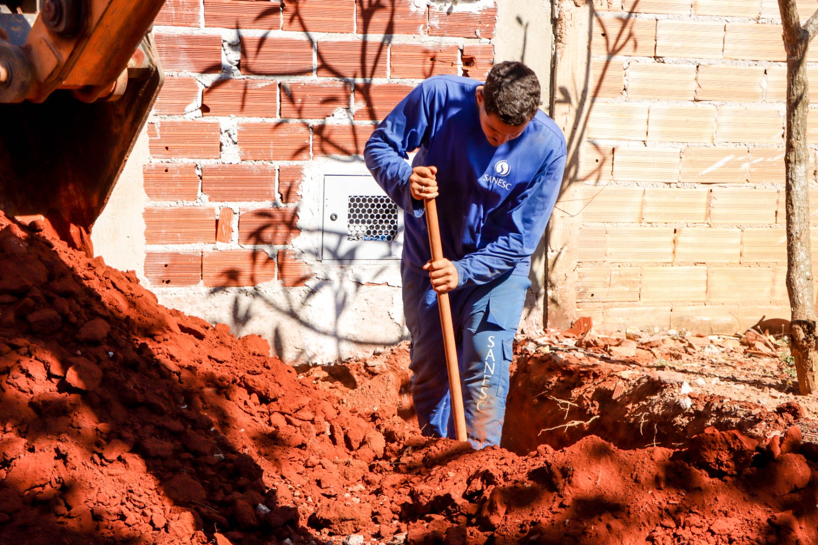 Senador Canedo promove mutirão para ligação de água a moradores da cidade