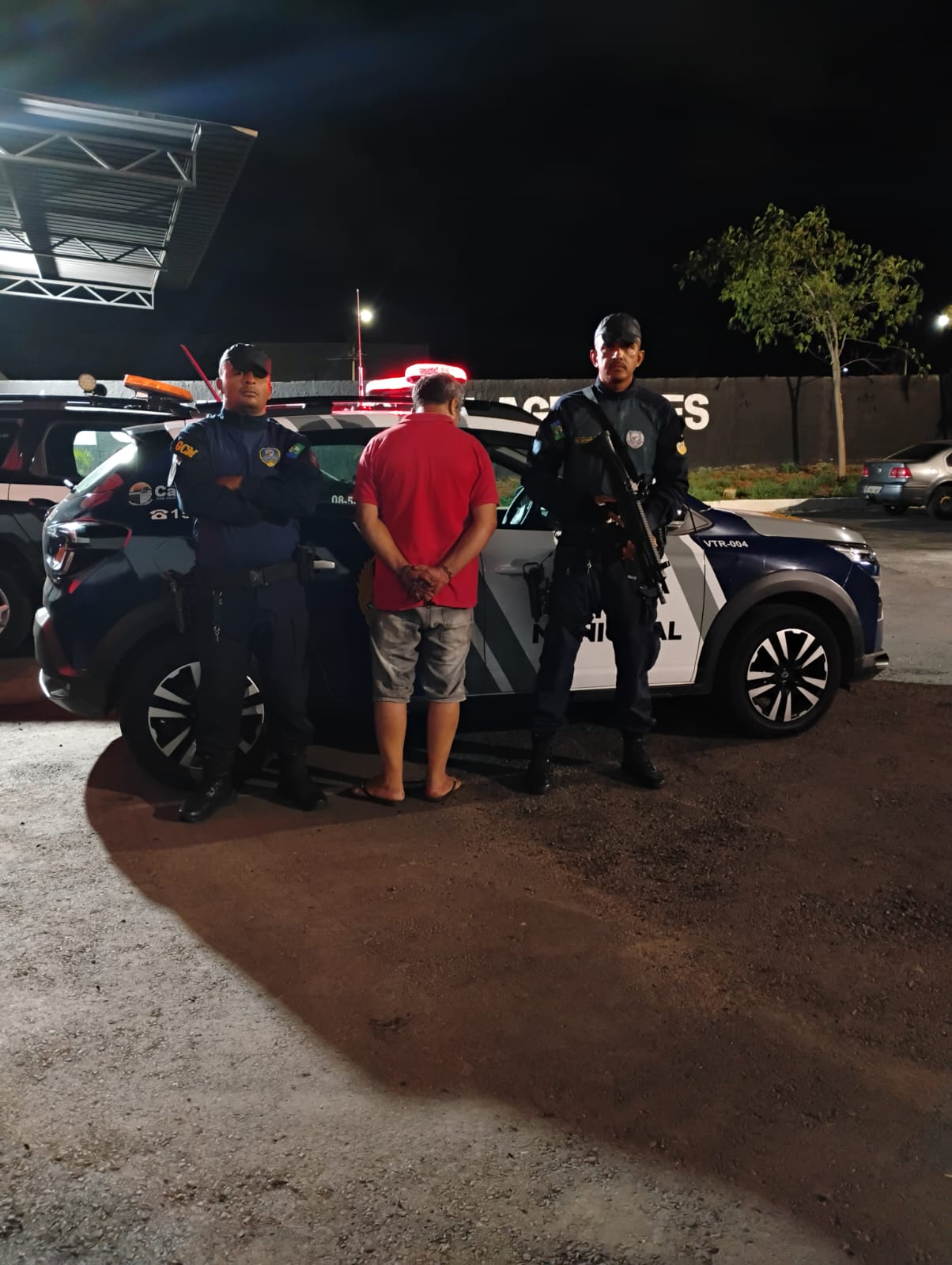 Pai é detido acusado de esfaquear filho em SenadorCanedo