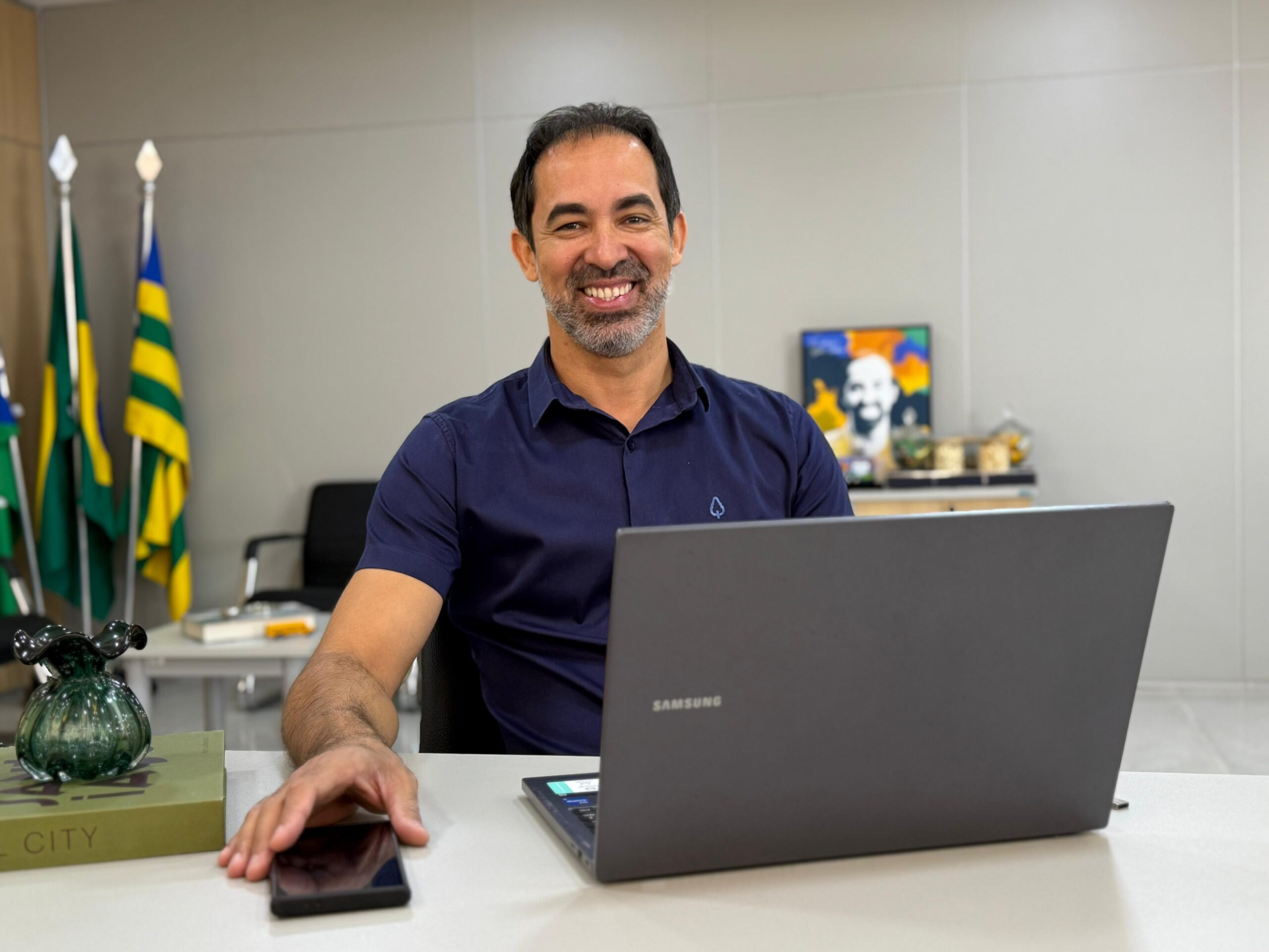 Pellozo assina contrato com banca do novo concurso público de Senador Canedo