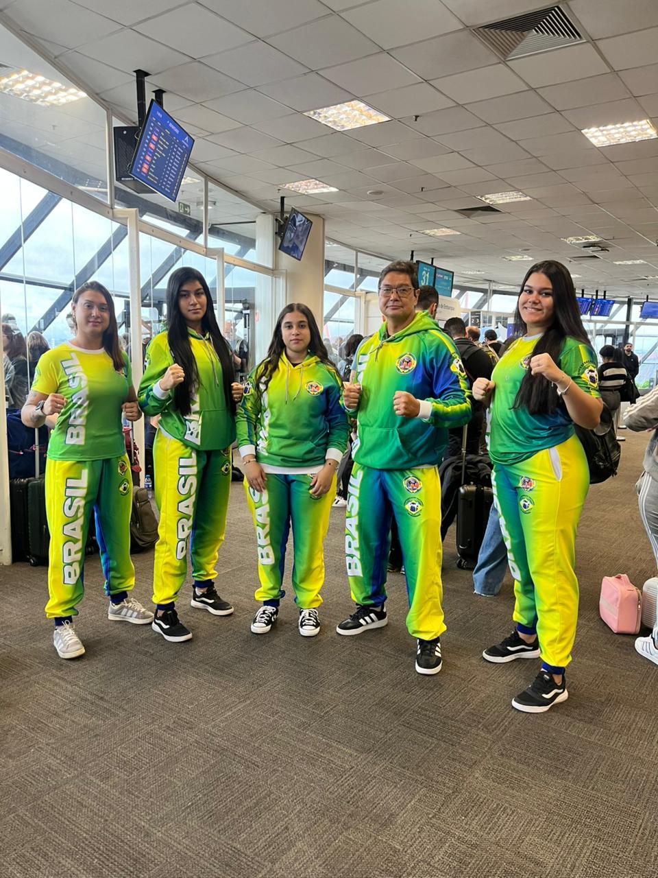 Atletas de Senador Canedo embarcam para o Panamericano de Kickboxing na Colômbia