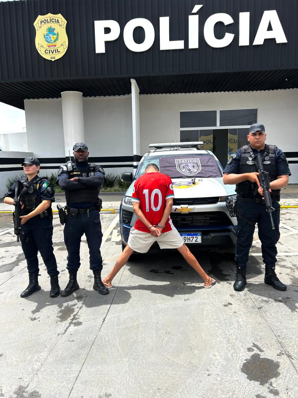 EQUIPE TÁTICA DA GCM DE SENADOR CANEDO DETÉM INDIVÍDUO POR PORTE ILEGAL DE ARMA DE FOGO