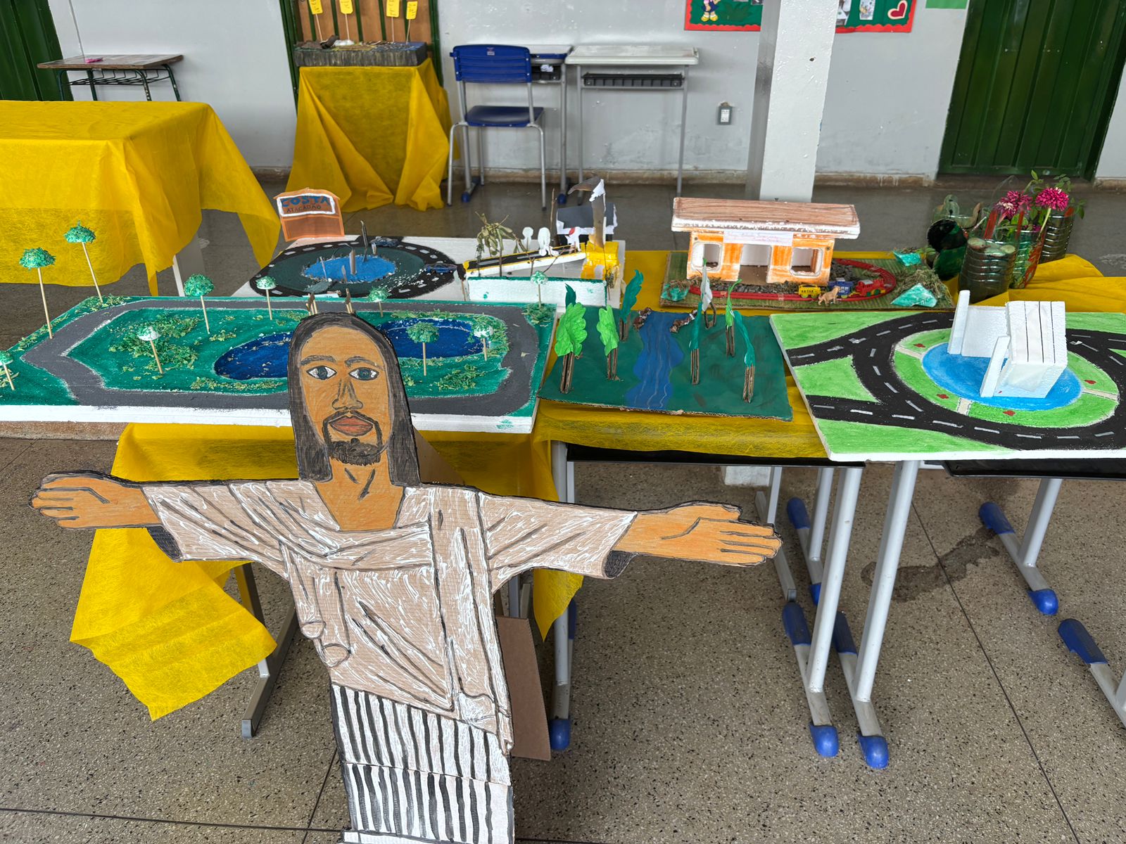 Senador Canedo realiza Mostra Pedagógica inspirada na COP 30 na Escola Municipal Irmã Catarina