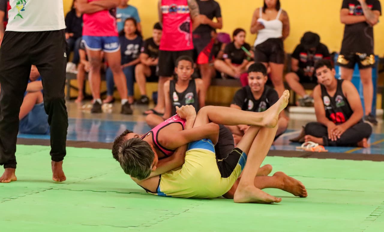 Festival de Wrestling movimenta o Centro de Iniciação Esportiva e homenageia atleta da Seleção Brasileira