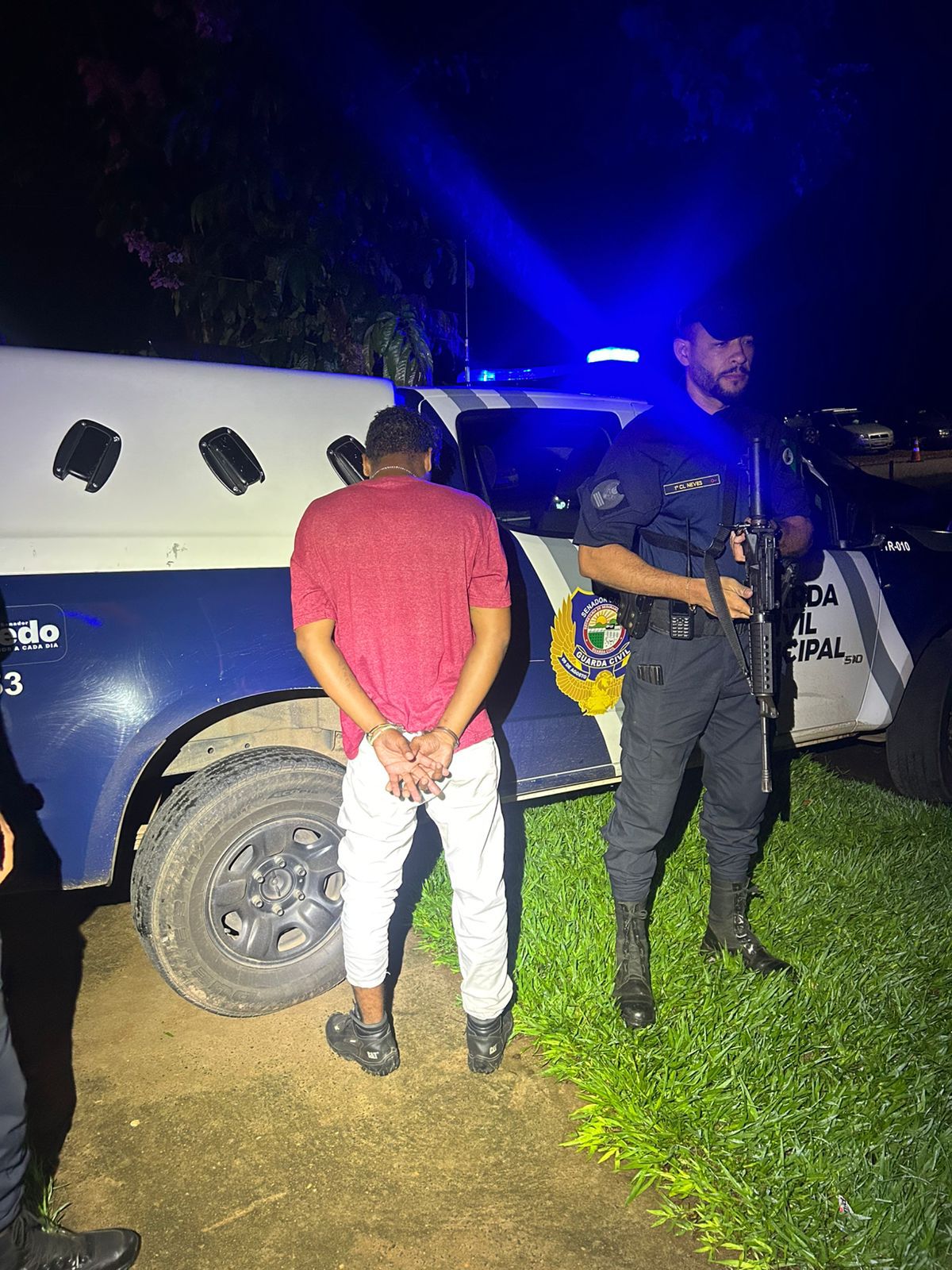 Tático da GCM cumpre mandado de prisão durante patrulhamento no Residencial Laranjeiras