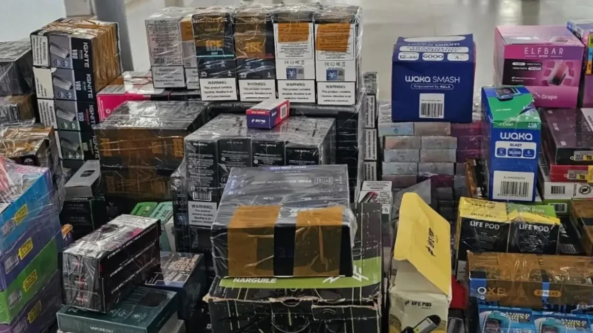Cigarros eletrônicos avaliados em R$ 100 mil são apreendidos em camelódromo de Campinas