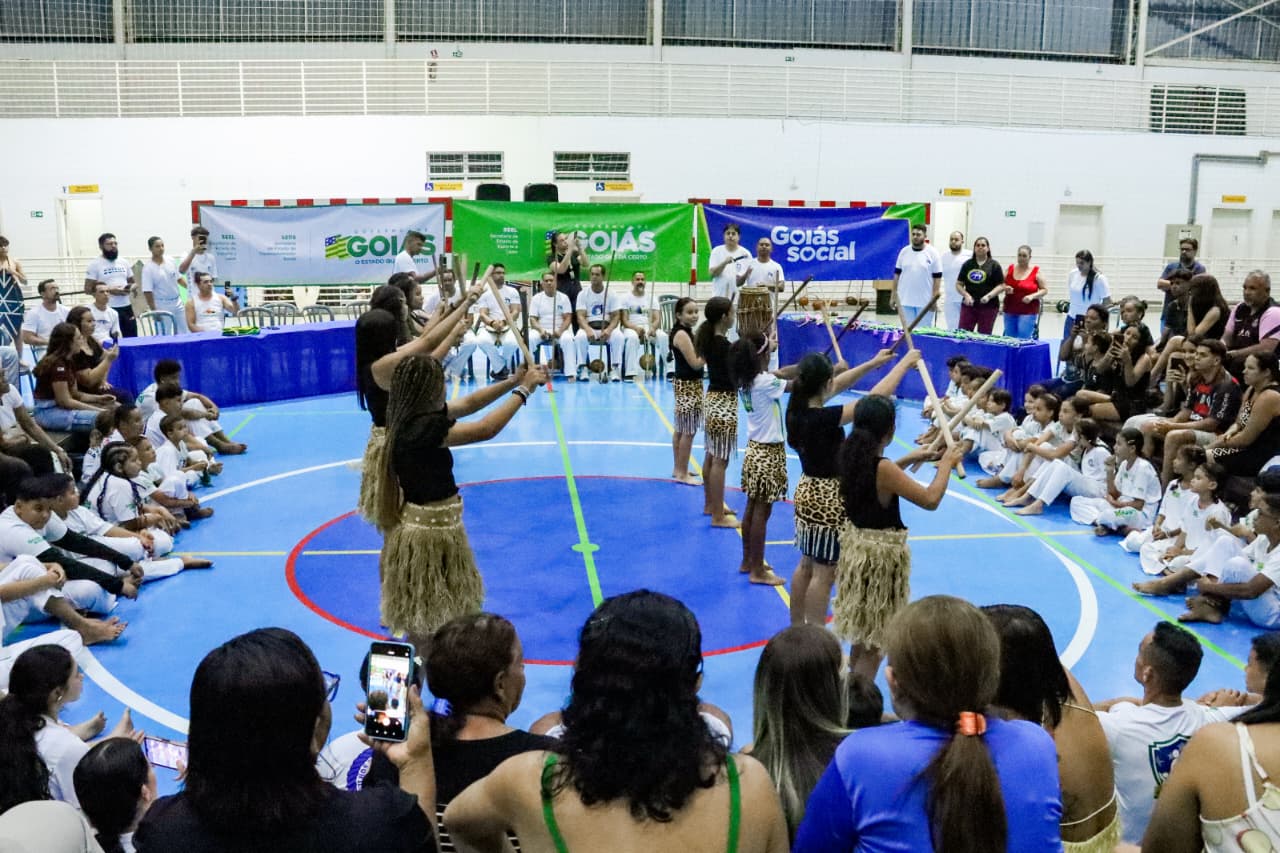 Formatura de capoeira reúne atletas do projeto Construindo Campeões em Senador Canedo