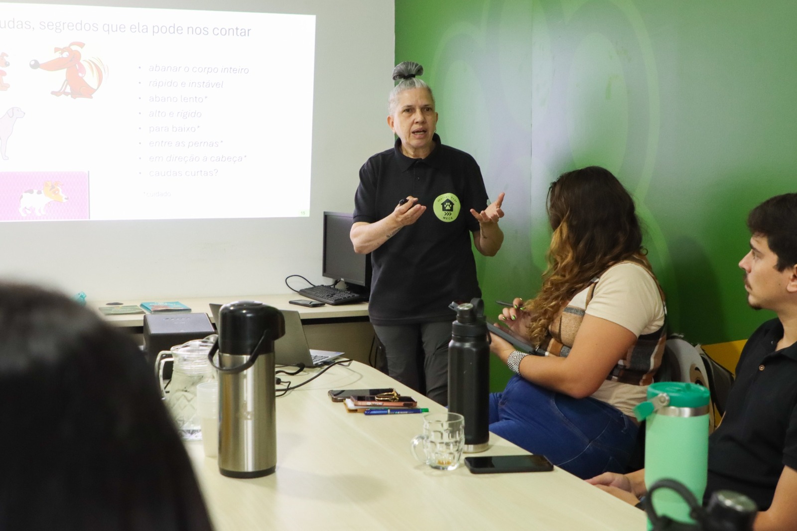 Senador Canedo realiza capacitação em manejo comportamental de cães de abrigo