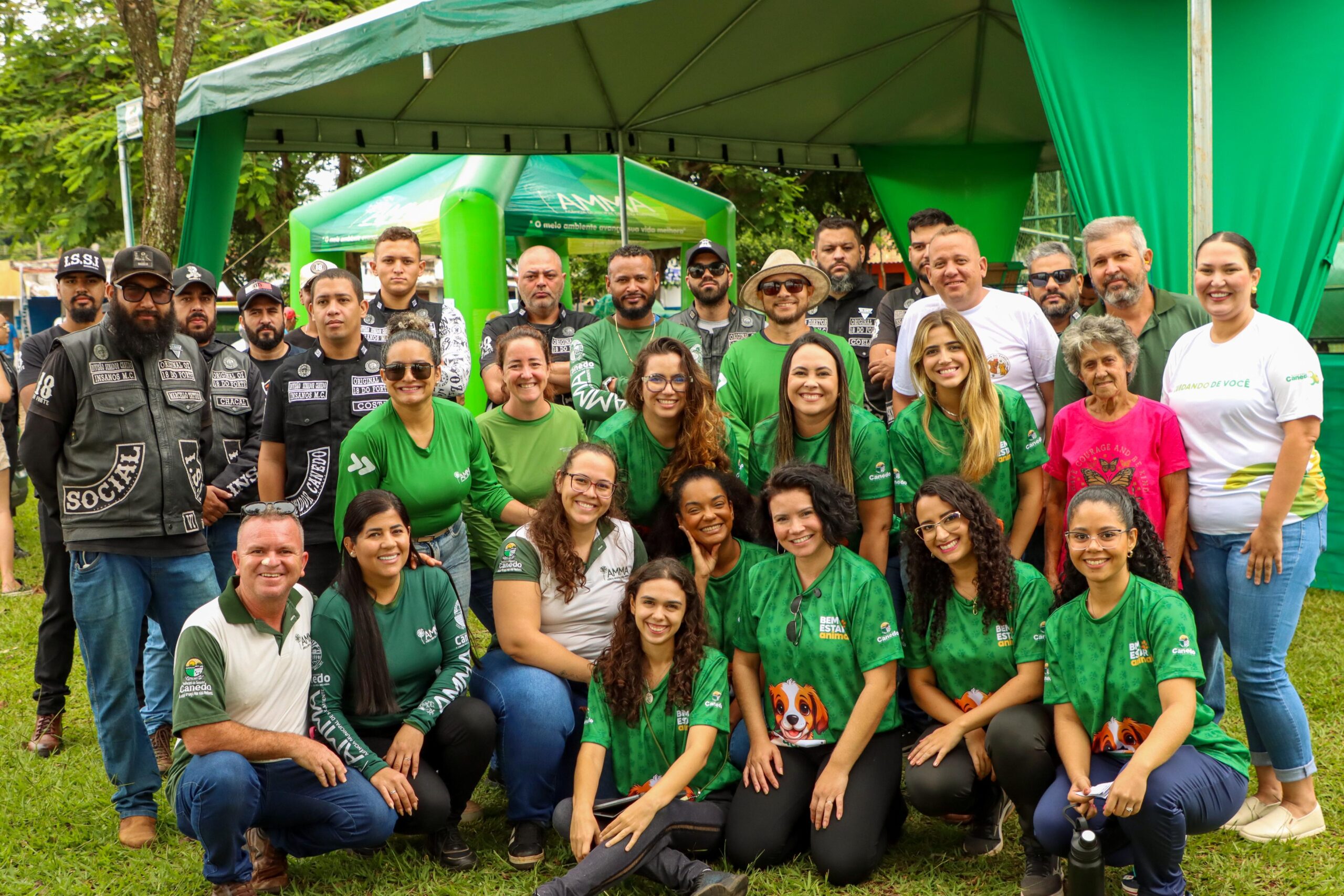 20 animais ganham um novo lar durante feira de adoção em Senador Canedo