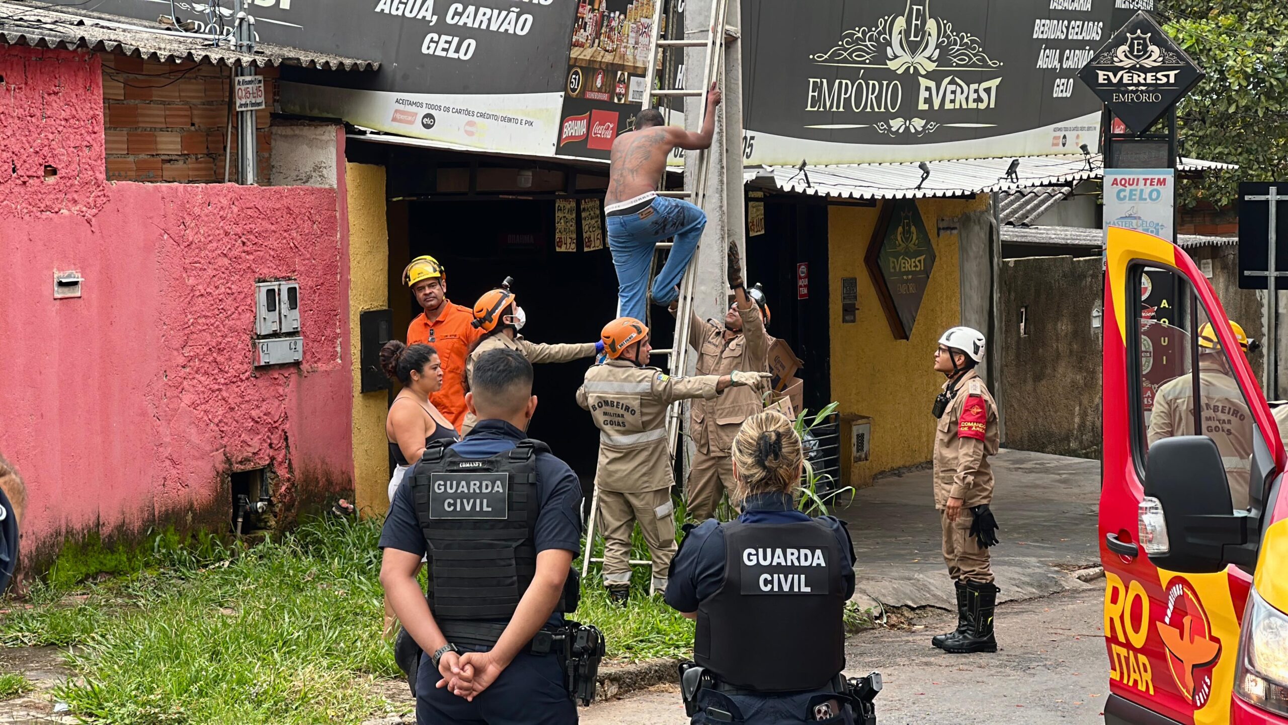 Integração entre forças de segurança impede tentativa de suicídio em Senador Canedo