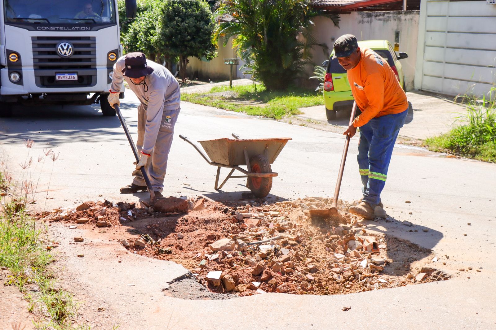 Tapa-buraco reforça manutenção em diferentes regiões de Senador Canedo