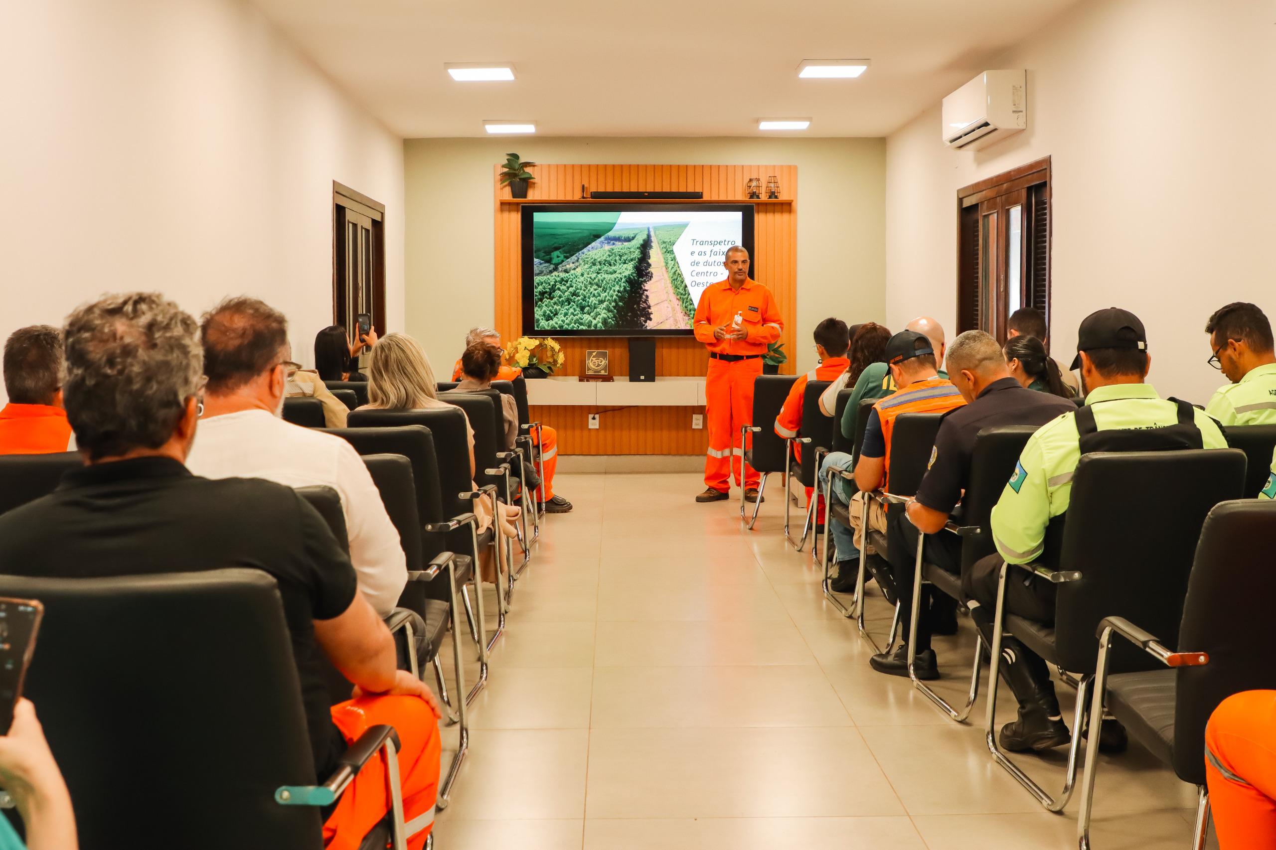 Senador Canedo reforça prevenção a emergências em parceria com a Transpetro