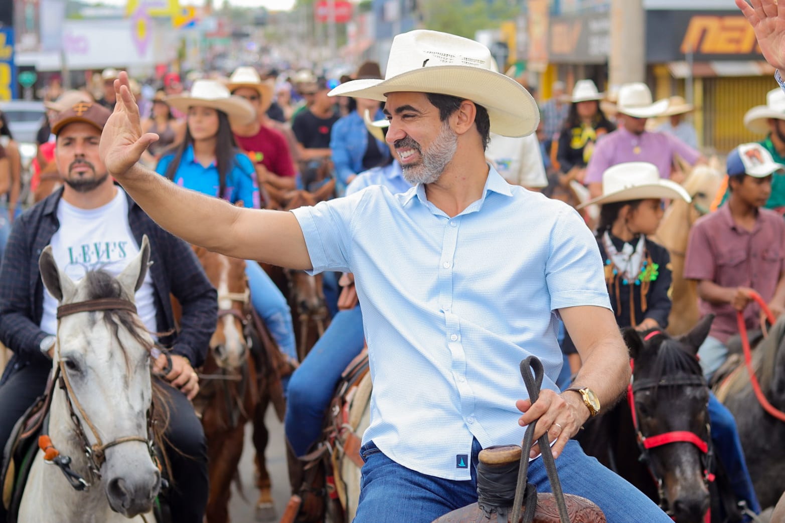 Senador Canedo realiza grande cavalgada em comemoração aos 37 anos