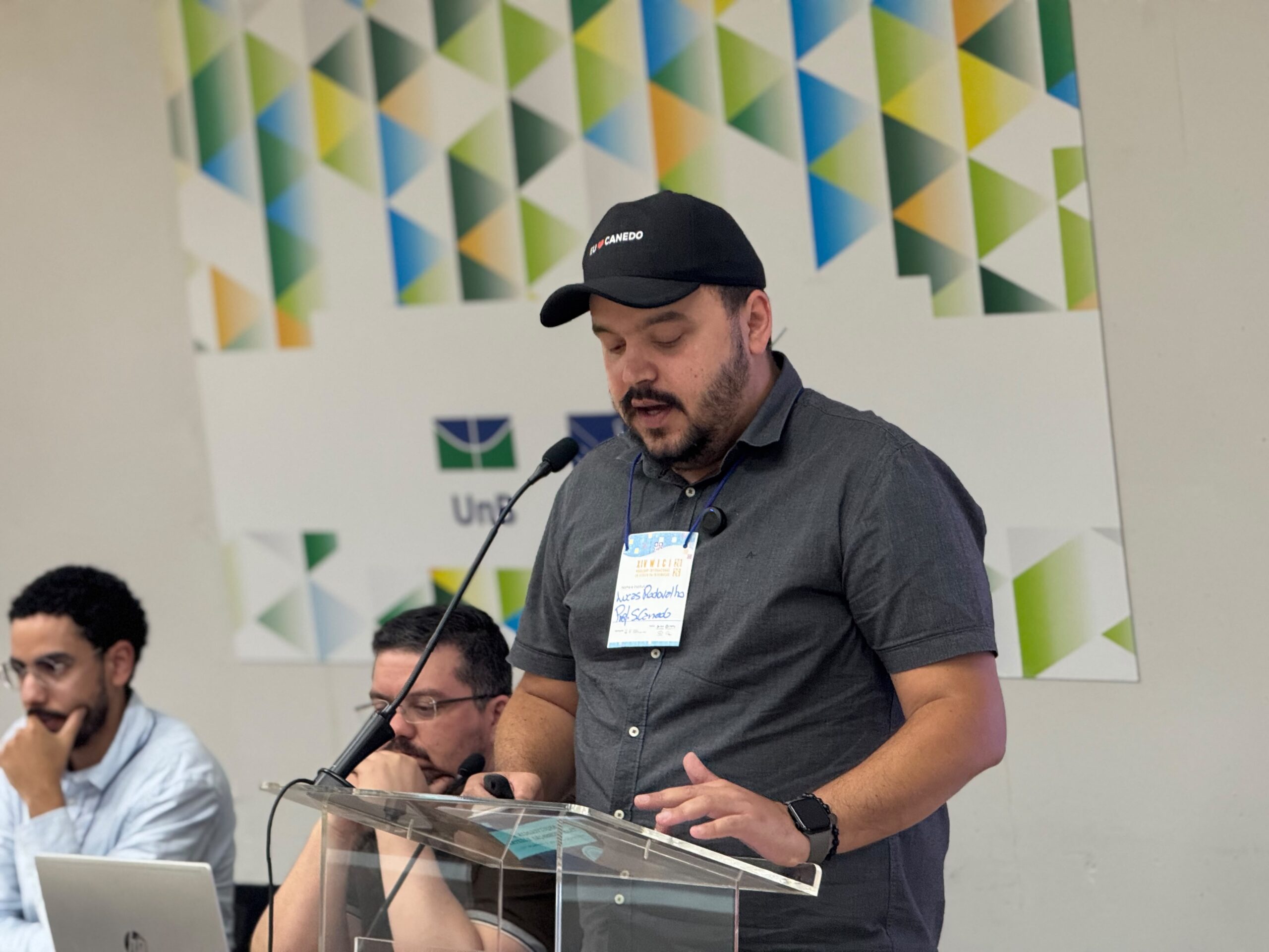 Lucas Rodovalho apresenta estudo de caso sobre a transformação digital de Senador Canedo em evento internacional na UnB