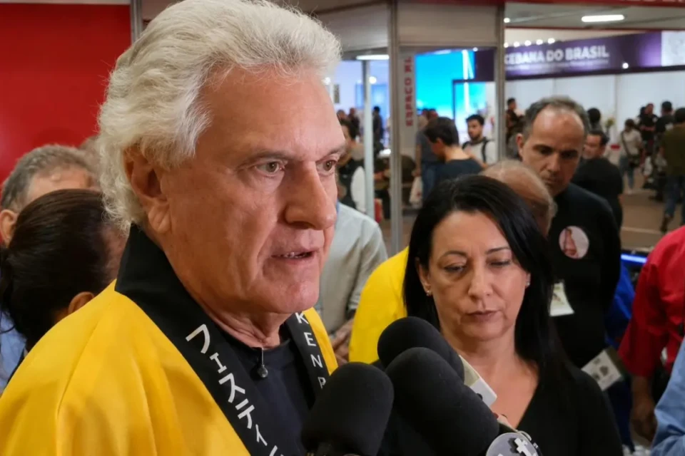 Caiado volta a criticar Flávio Bolsonaro após carta de Jair: “Liderança não se herda”